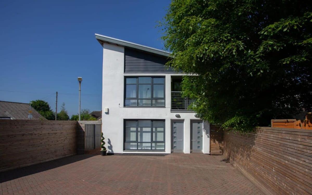 Mosspark Boulevard Exec Apartment II - Free Parking, Glasgow